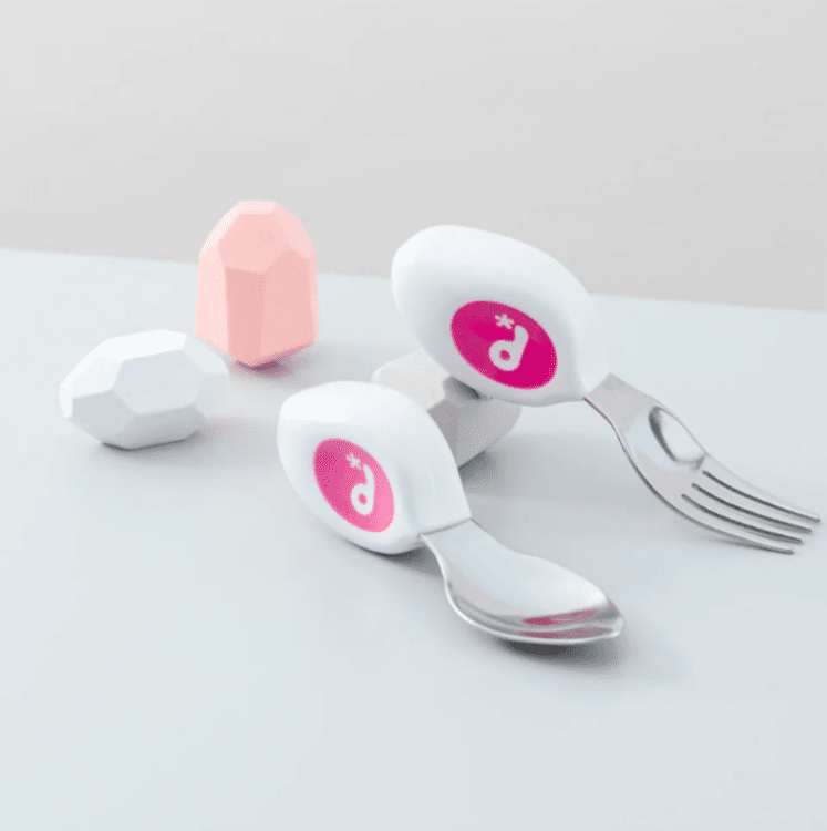 贈って喜んでもらえたドードルのスプーンとフォークセット。赤ちゃんのことを考えて設計されています。
